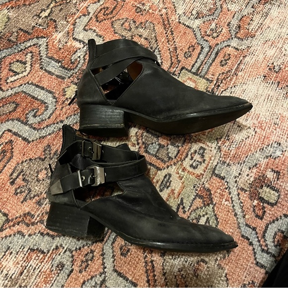 Jeffrey Campbell Everly cut out bootie - Picture 7 of 7